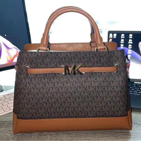 Michael KORS - Picture 1 of 1